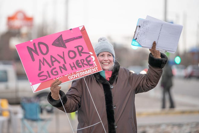 Judalon Smyth leads an anti-mayor petition gathering in the former Southside K-Mart parking lot on Wednesday, Jan. 18, 2023.