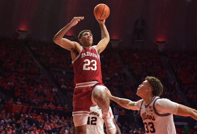 Indiana big man Trayce Jackson-Davis scores two of his 25 points in the Hoosiers' win at Illinois on Thursday night.