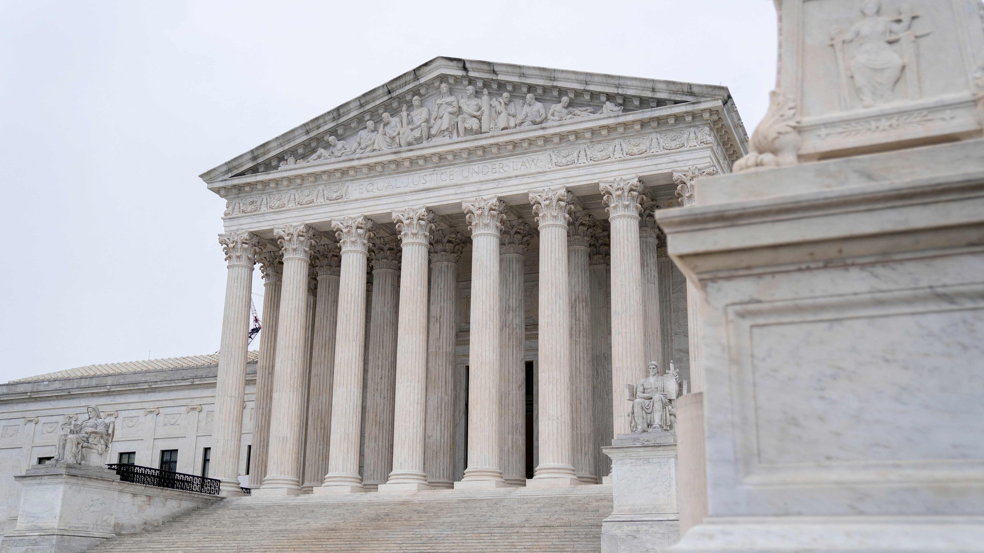 Supreme Court report on leak of draft opinion overturning Roe draws criticism from all sides Supreme Court report on leak of draft opinion overturning Roe draws criticism from all sides