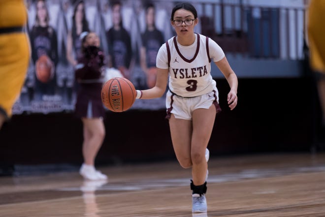 Ysleta's Jessica Jasso (3) dribbles the ball at a girls basketball goes against Parkland High School Tuesday, Jan. 24, 2023, at Ysleta High School in El Paso, TX.