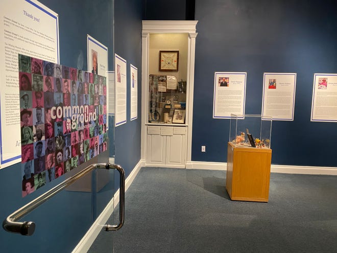 zajrzeć do środka "Wspólna podstawa: mozaika społeczeństwa" Wystawa w Bedford Whaling Museum.