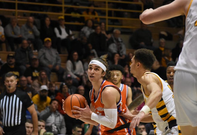 Evansville guard Gage Bobe drives to the basket against Valpo.