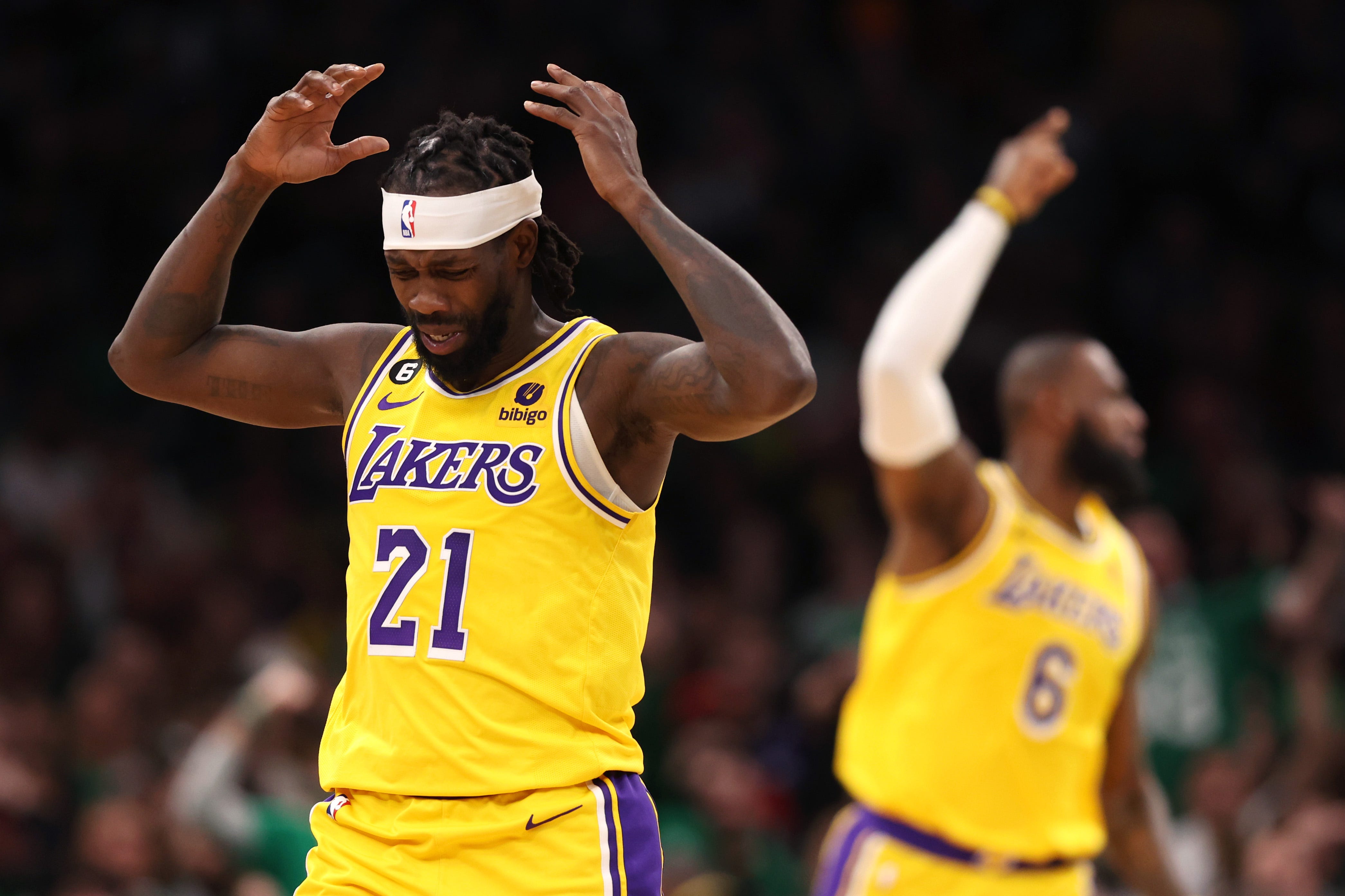 Patrick Beverley gets technical for showing ref camera after LeBron James doesn't get call