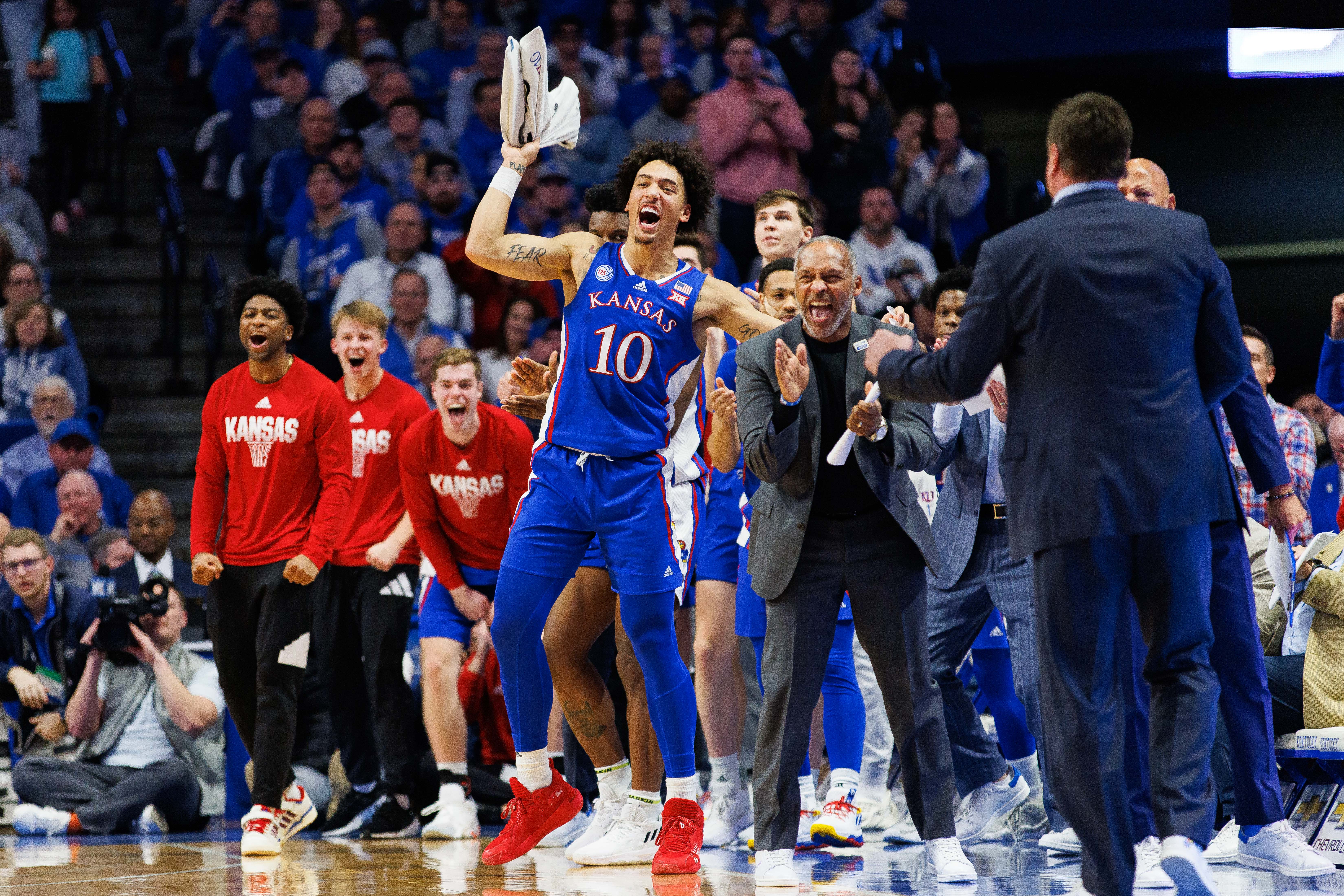 College basketball's weekend winners and losers headlined by Big 12 success and an Alabama flop
