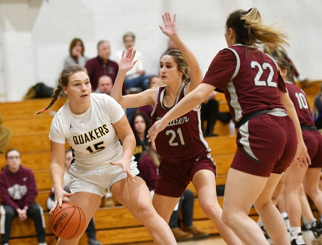 Quaker Valley's Shannon Von Kaenel looks to pass as Beaver's Constantina Krzeczowski and Hailey Tooch defend during Monday's game at Quaker Valley High School.