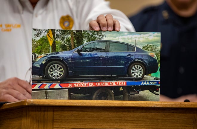 Lakeland Police Chief Sam Taylor holds a photo of a dark blue Nissan that was recovered Tuesday morning, Jan. 31, 2023. He said the police have a "high level of confidence" it is the car used in the drive-by shooting that wounded 11 people Monday on Iowa Avenue.