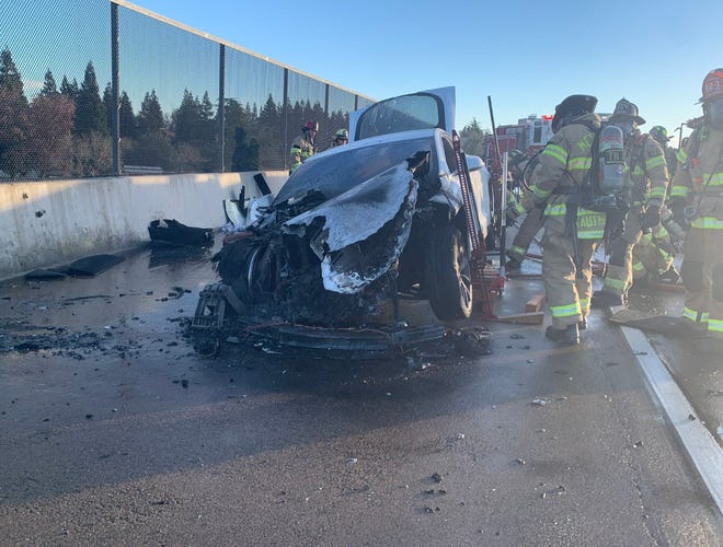 Tesla automobile battery ‘spontaneously’ bursts on California Freeway 50 Tesla automobile battery ‘spontaneously’ bursts on California Freeway 50