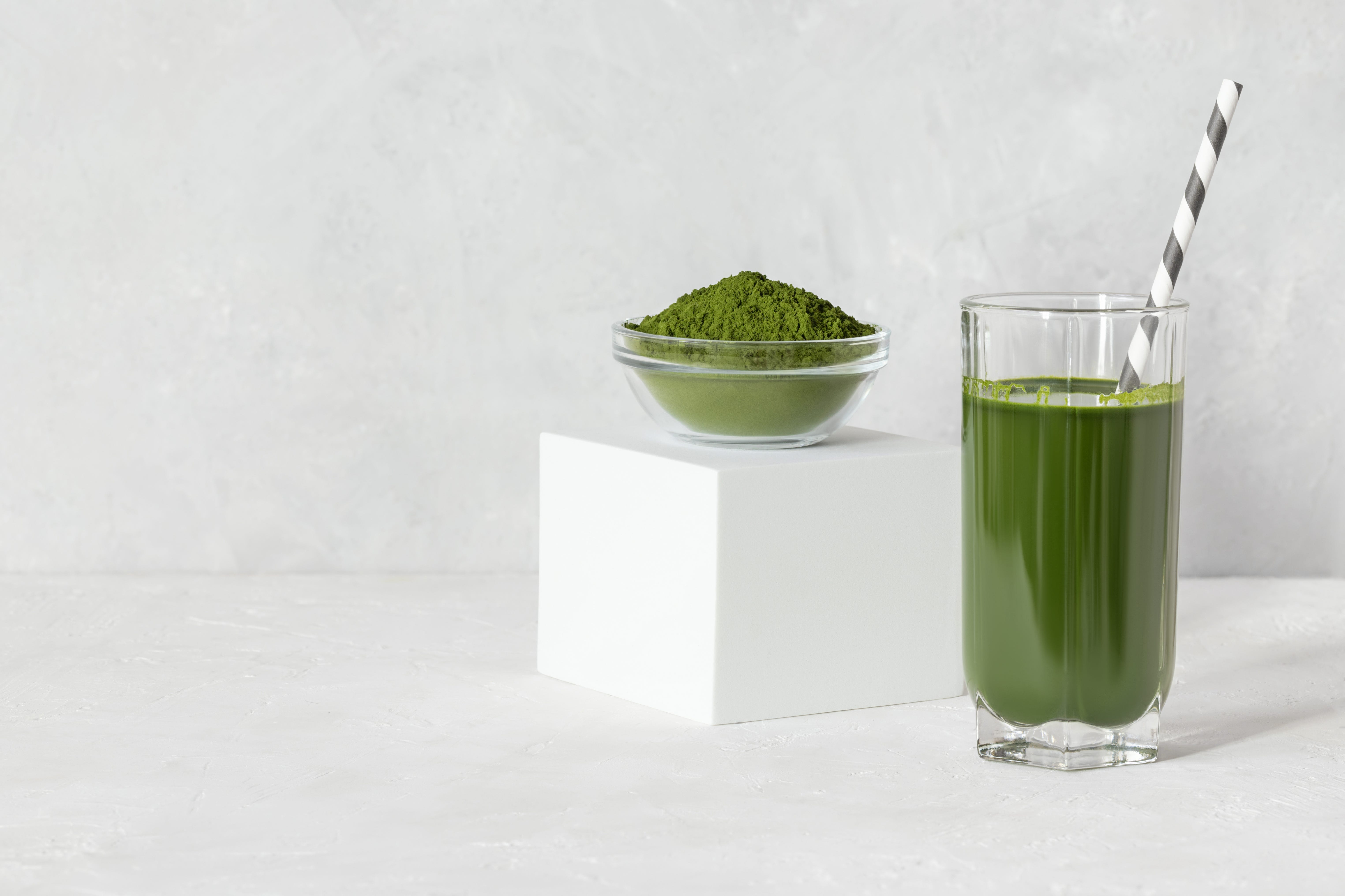 Doorzichtig zoet schattig TikTok greens powder is going viral: What is it? Is it healthy?