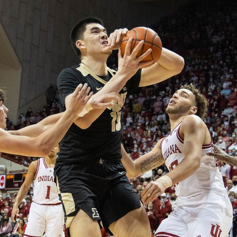 Purdue center Zach Edey (15) shoots the ball while