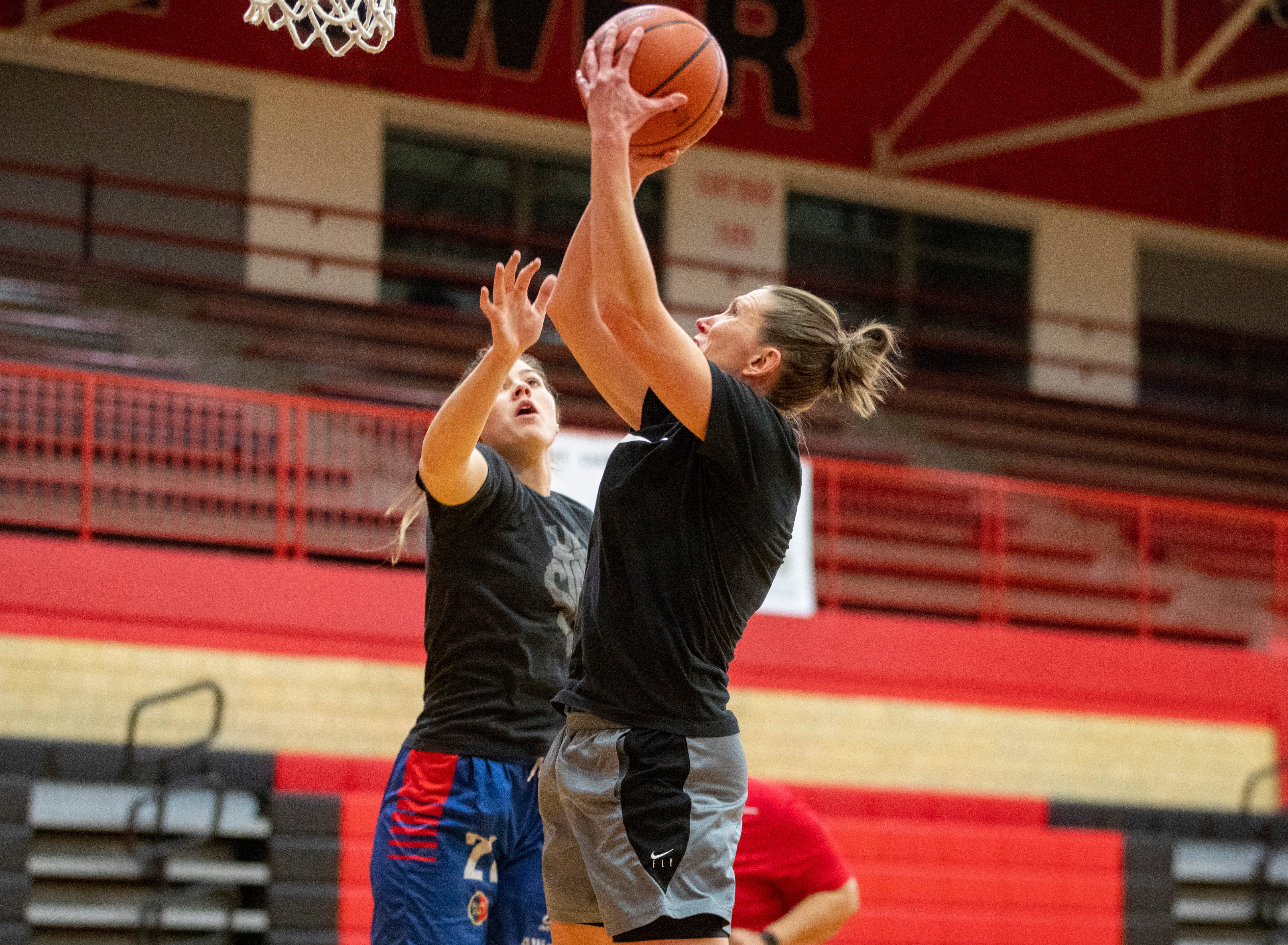 League at East gathers Rockford's greatest women's basketball players