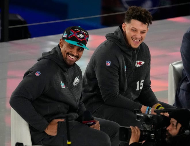 Jalen Hurts’ record deal another step beyond NFL’s racist past Jalen Hurts’ record deal another step beyond NFL’s racist past