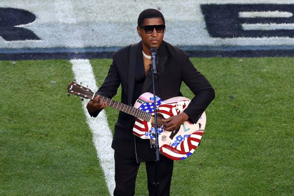 Babyface sang &quot;America the Beautiful&quot; before the Super Bowl game between the Kansas City Chiefs and the Philadelphia Eagles. The singer&#39;s guitar featured art of the American flag.&nbsp;