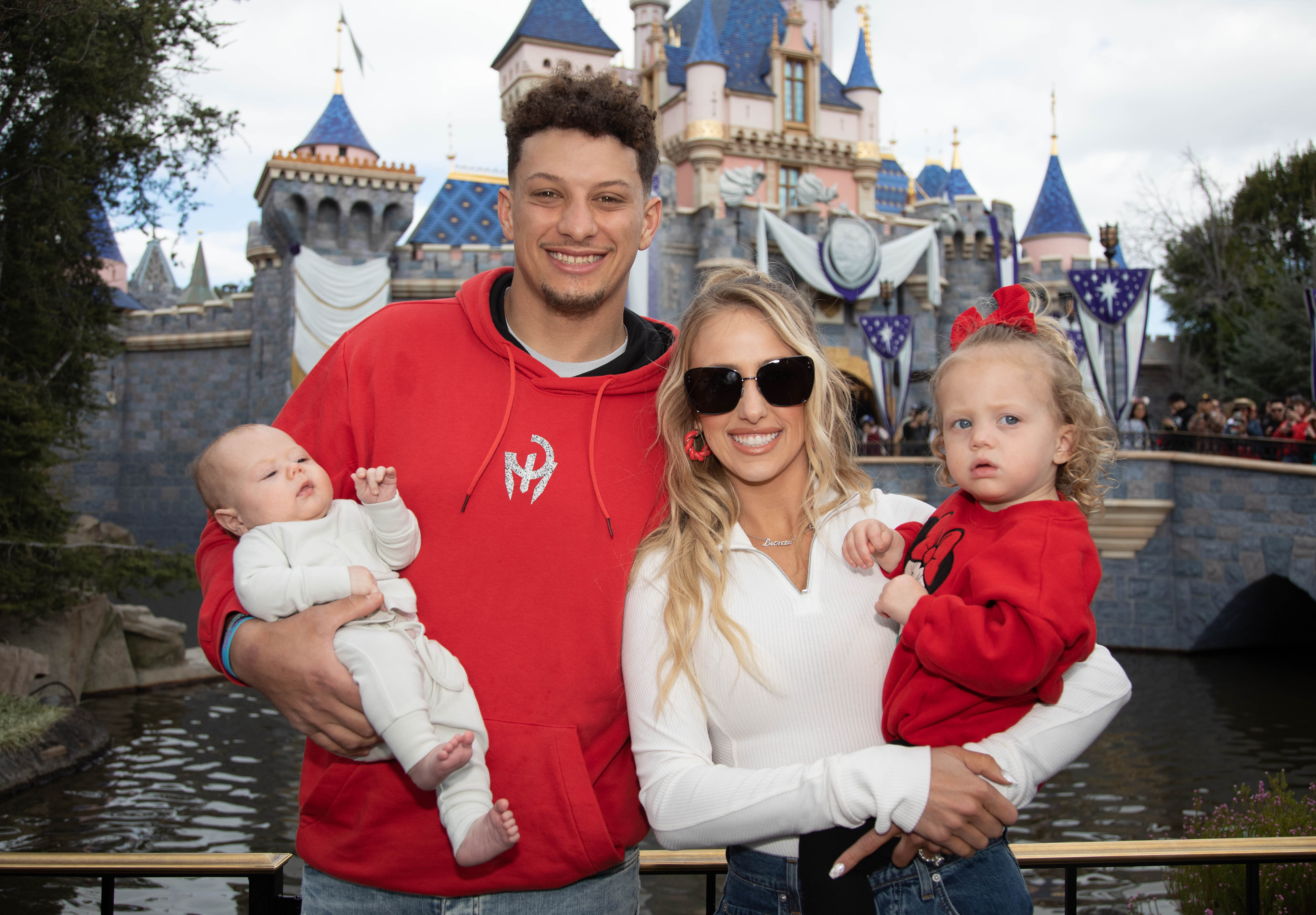 Patrick Mahomes yuks it up with Jimmy Kimmel about Disneyland, Super Bowl parties, Rihanna show