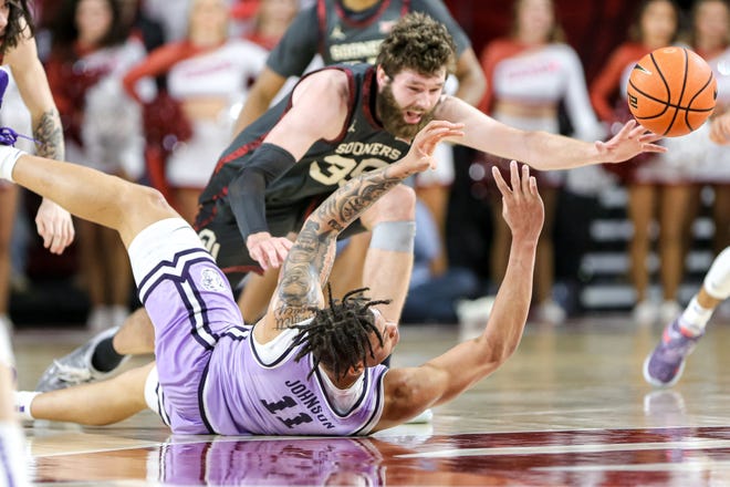 Kansas State forward Keyontae Johnson (11) tries to pass the ball as Oklahoma's Tanner Groves (35) goes for the steal Tuesday night at Lloyd Noble Center in Norman, Okla.