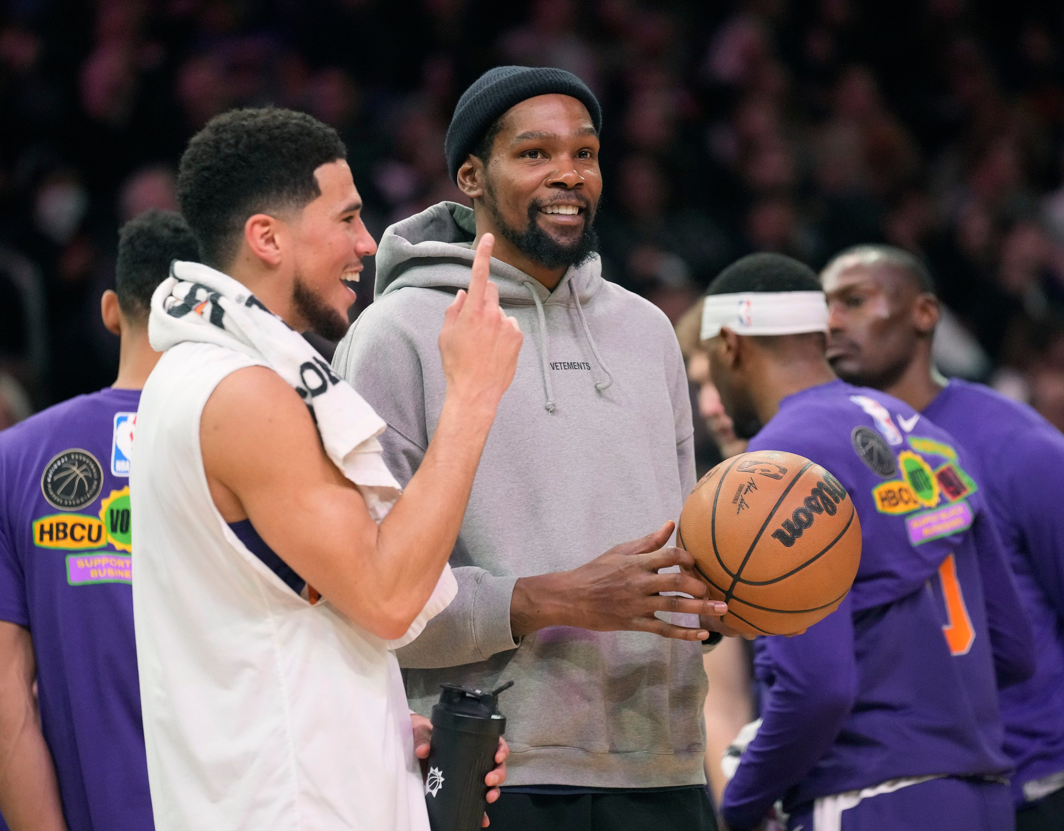 Phoenix Suns memberi Kevin Durant tepuk tangan meriah