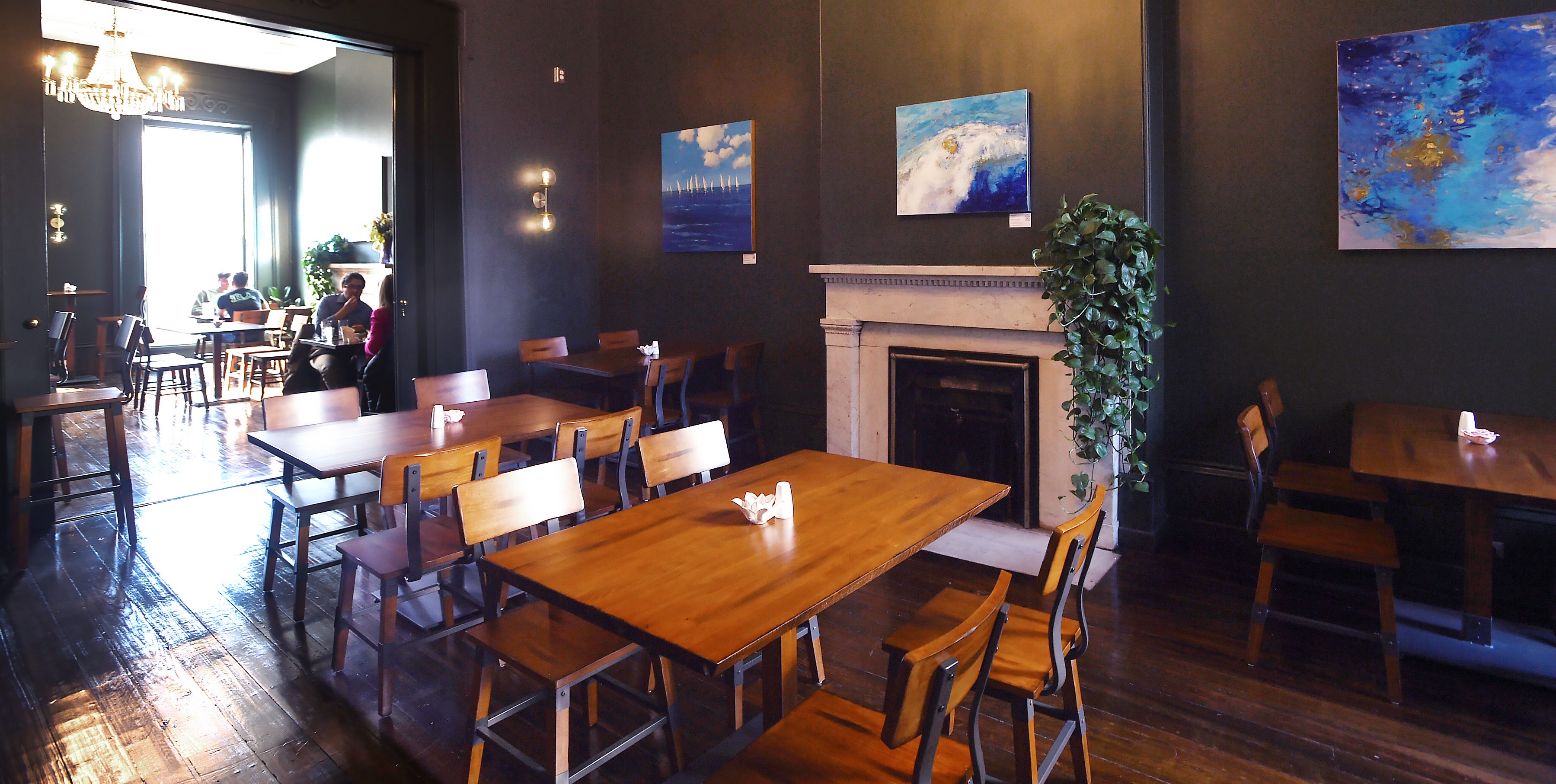 Bricks at Cashier’s House, an American steakhouse, opens in Erie