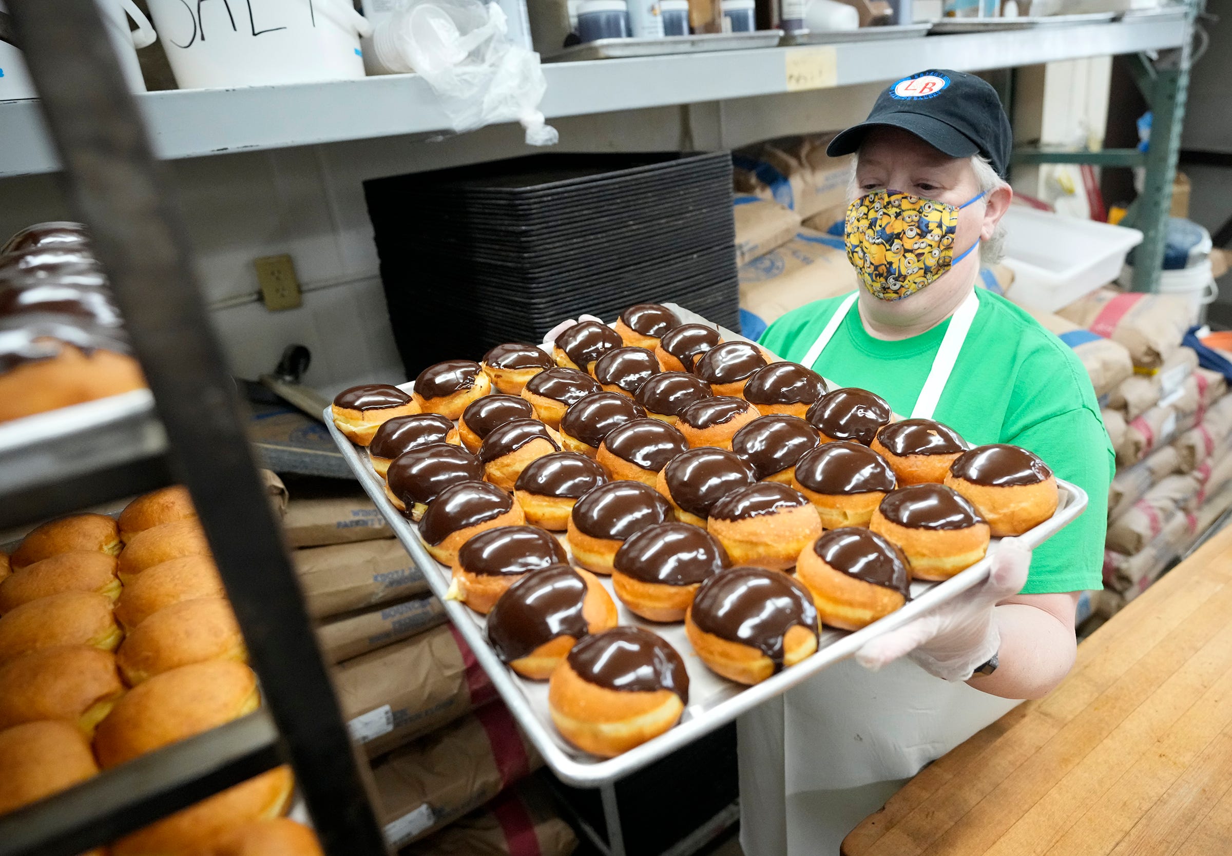 Bakery preparing 6,500 paczki for Paczki (POONCHkey) Day