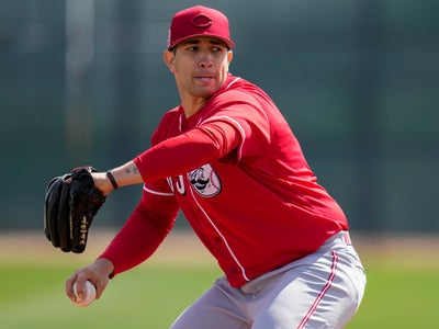 Luis Cessa leaves WBC to re-join Reds' rotation battle