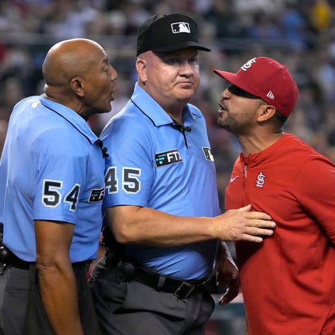 St. Louis Cardinals manager Oliver Marmol, right, 