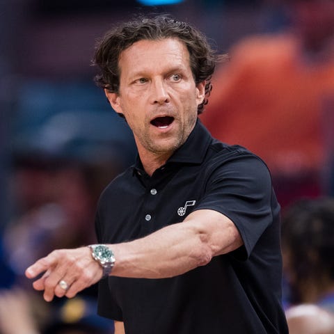 Quin Snyder reacts while coaching the Utah Jazz du