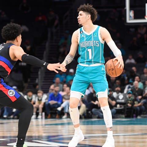 Charlotte Hornets guard LaMelo Ball (1) looks to p