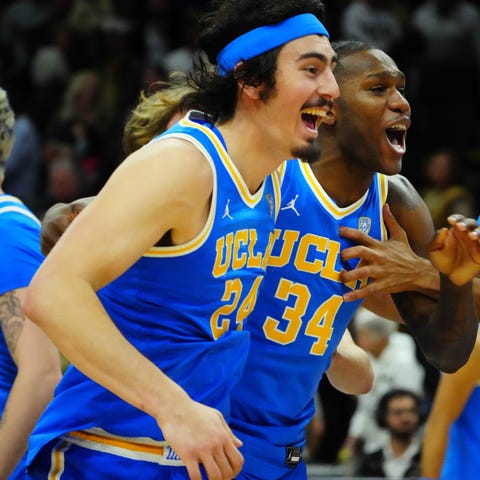UCLA guard Jaime Jaquez Jr. (24) and guard David S
