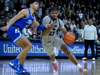 Providence basketball stars Bryce Hopkins, Devin Carter will remain Friars
