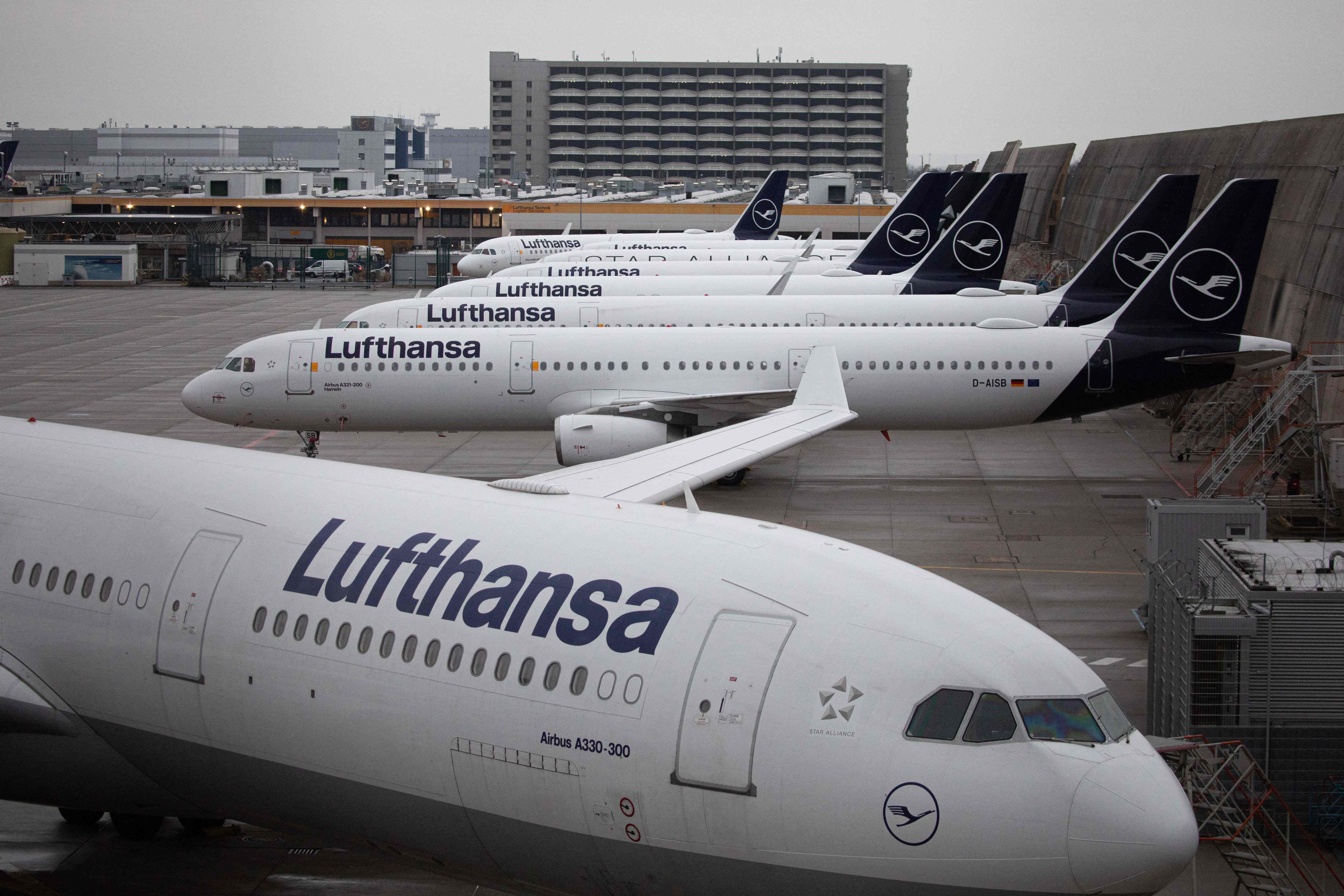 Querer evidencia Vacilar Seven hospitalized after Lufthansa flight hits severe turbulence