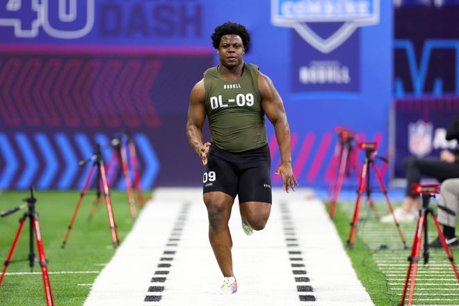 Defensive lineman Calijah Kancey of Pittsburgh participates in the 40-yard dash during the NFL Combine at Lucas Oil Stadium on March 02, 2023 in Indianapolis, Indiana.