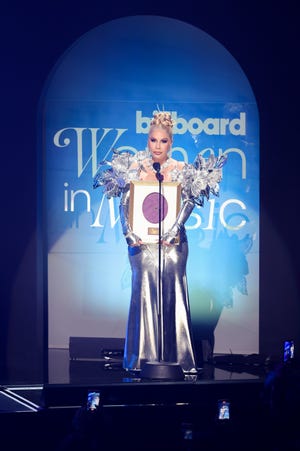 Пуэрториканская рэперша Айви Квин была удостоена награды Icon Award на церемонии Billboard Women in Music Awards 2023.