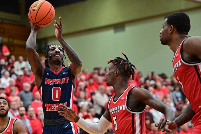 'I got cheated out of something': Antoine Davis upset as Detroit Mercy's season ends