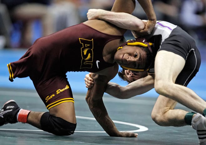 One-legged wrestler Anthony Robles, of Arizona State, left, wrestles Northwestern's Brandon Precin in a quarterfinal bout in the 125-pound weight class at the NCAA Division I wrestling championships on Friday, March 20, 2009, in St. Louis. Robles beat Precin 9-0.