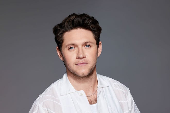 El nuevo entrenador, Niall Horan, estaba decidido a impresionar al cantante de Oklahoma, Ross Clayton, durante el estreno de la temporada 23 el lunes por la noche.