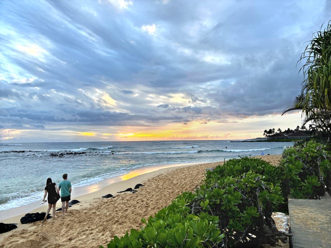 The magic of a tropical island paradise wedding in Hawaii