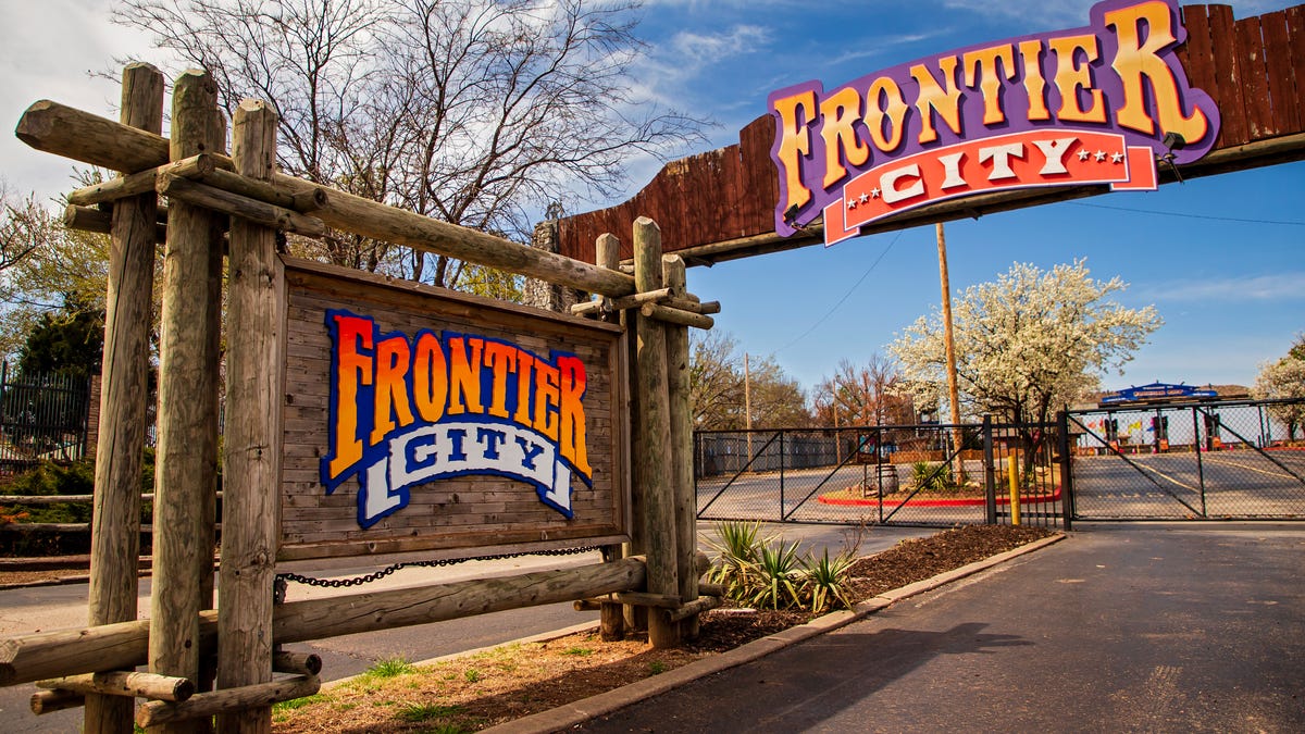 Der Zusammenschluss von Six Flags und Cedar Fair und seine Auswirkungen auf Frontier City in OKC