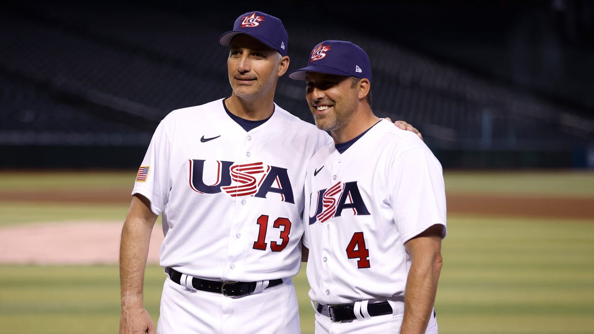 Manager Mark DeRosa, right, and pitching coach Andy Pettitte pose for a photo Friday at Chase Field after a USA practice for the World Baseball Classic.