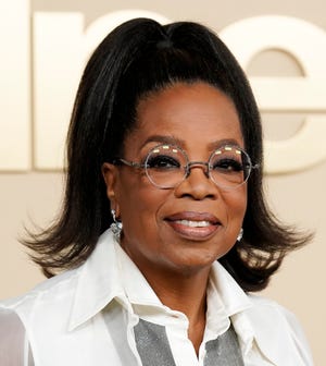 Oprah Winfrey merenungkan klub buku, mengumumkan pilihan ke-100