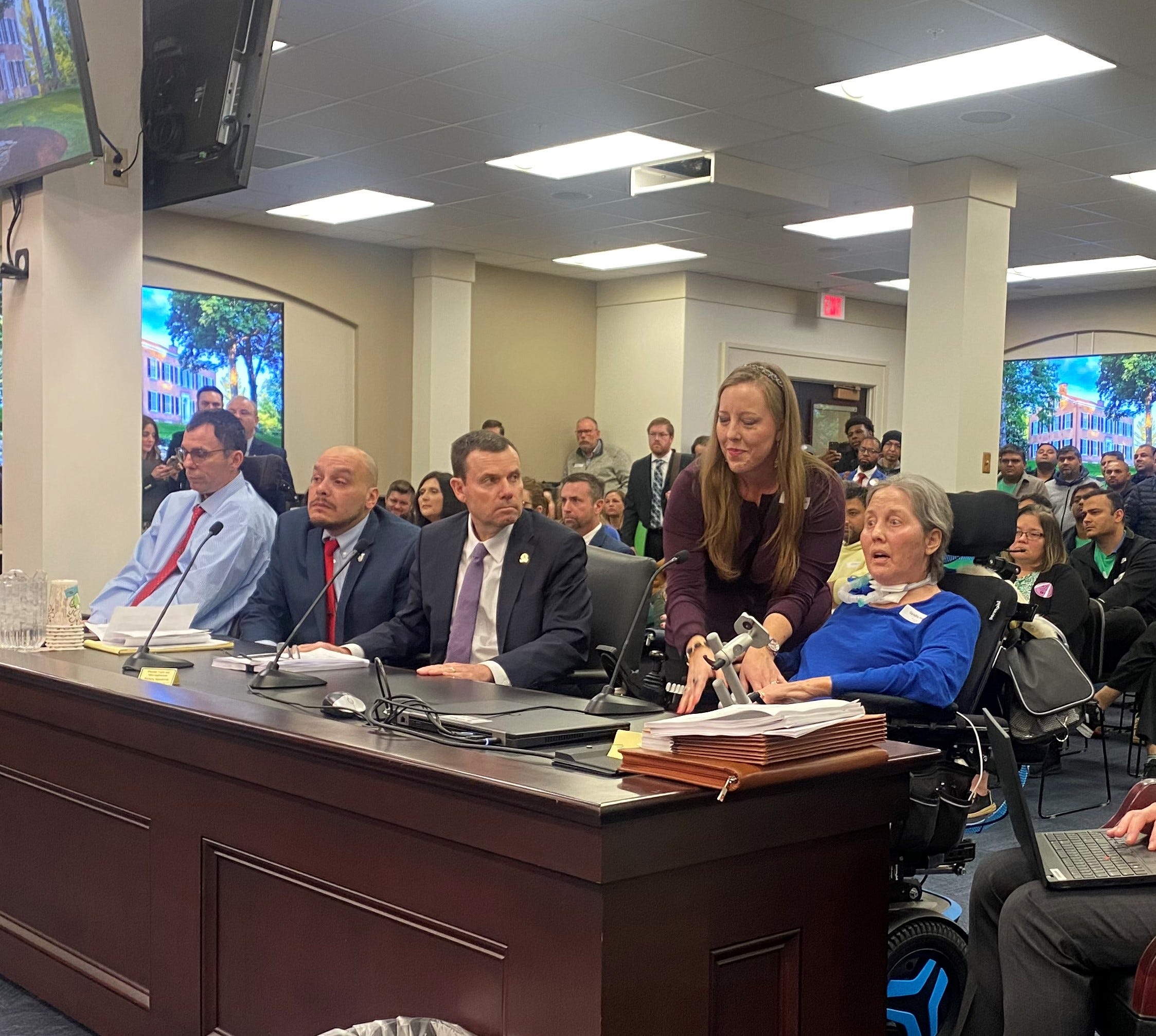 Kentucky Senate committee advances bill to legalize medical marijuana, as clock ticks