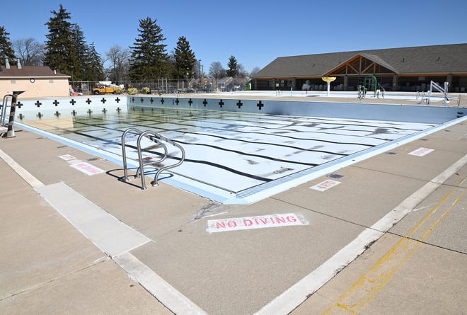 Sekitar $6 juta akan dialokasikan untuk peningkatan kolam kota di taman Lapeer, Summer Stephens, dan Ten Eyke.  Kolam Levagood kota, ditampilkan, mengalami peningkatan tahun lalu.