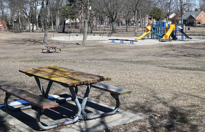 Taman bermain di Levagood Park di Dearborn, tempat walikota mengumumkan peningkatan dan taman baru dalam sistem taman kota.