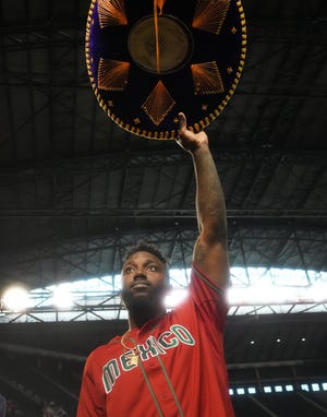 Randy Arozarena (56) dari Meksiko merayakan kemenangan 10-3 mereka melawan Kanada selama pertandingan World Baseball Classic di Chase Field di Phoenix pada 15 Maret 2023.