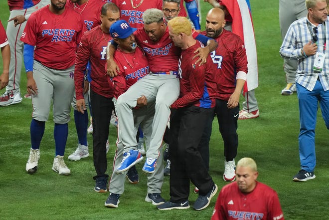 This will not be the cover photo for the Mets' inaugural program.  It's Edwin Diaz, who was carried off the field last week.