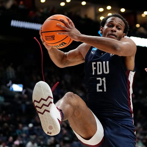 Fairleigh Dickinson Knights forward Cameron Tweedy