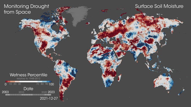 नासा उपग्रह डेटा वैज्ञानिकों को दुनिया भर में सतह की नमी को अधिक सटीक रूप से मापने की अनुमति देता है, और यह दिखा रहा है कि कितना गर्म तापमान सूखे और बाढ़ को प्रभावित कर रहा है।