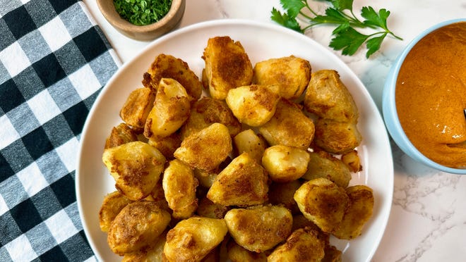 Las patatas asadas son las mejores crujientes.  Aquí está la mejor receta de guarnición.