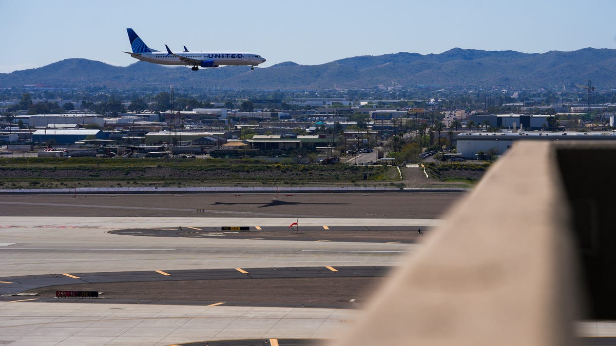 United Airlines is pausing some flights to this Arizona city. What flyers should know