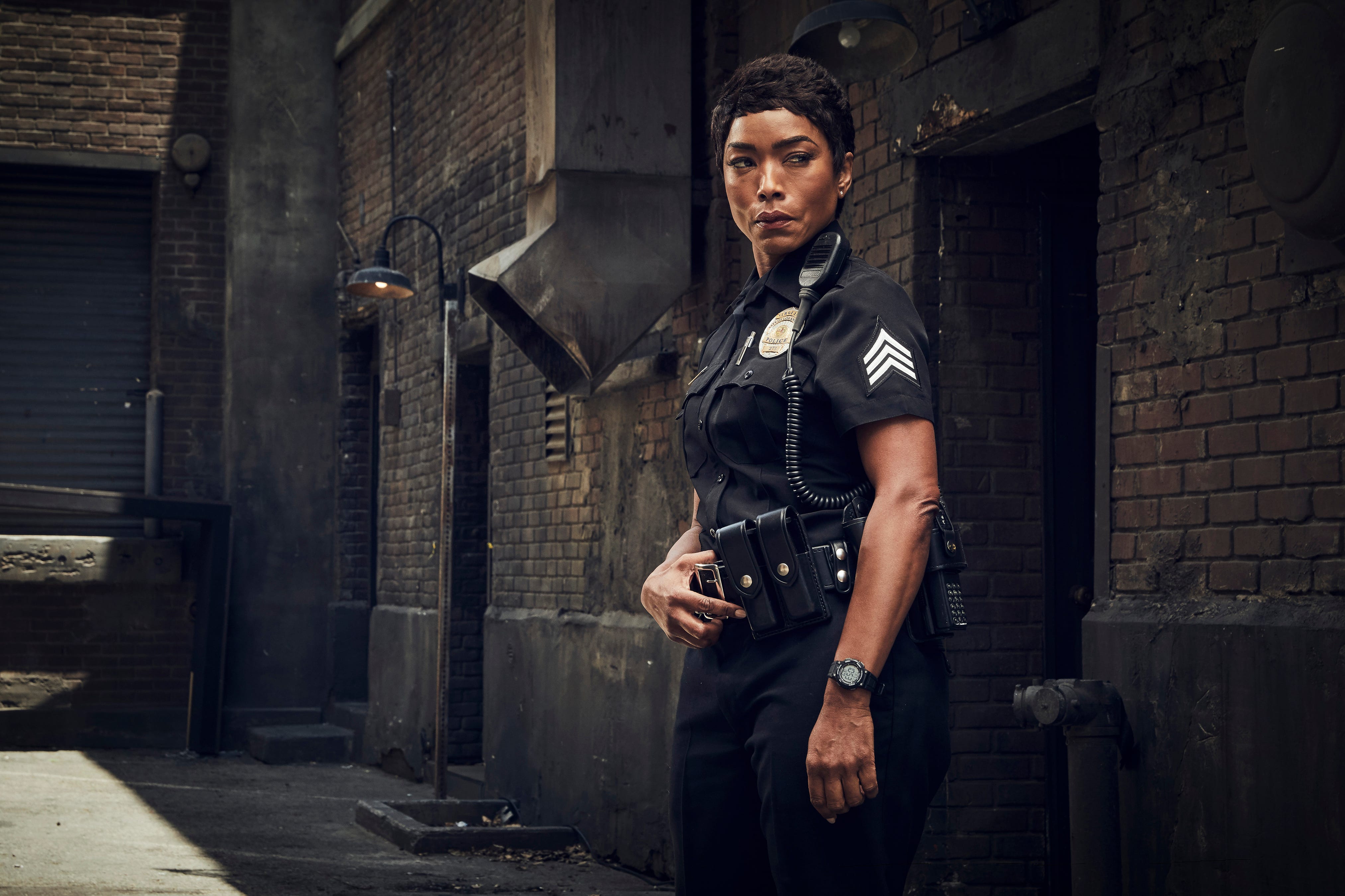 9-1-1:   Pictured:  Angela Bassett. CR: Mathieu Young/ FOX. © 2018 FOX Broadcasting.