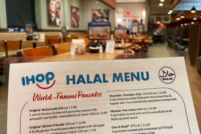 Ramazan ayında gün doğumundan önce yemek yemek isteyen Müslüman müşteriler için Totowa, NJ'deki Route 46 IHOP'ta Helal menü vardır.