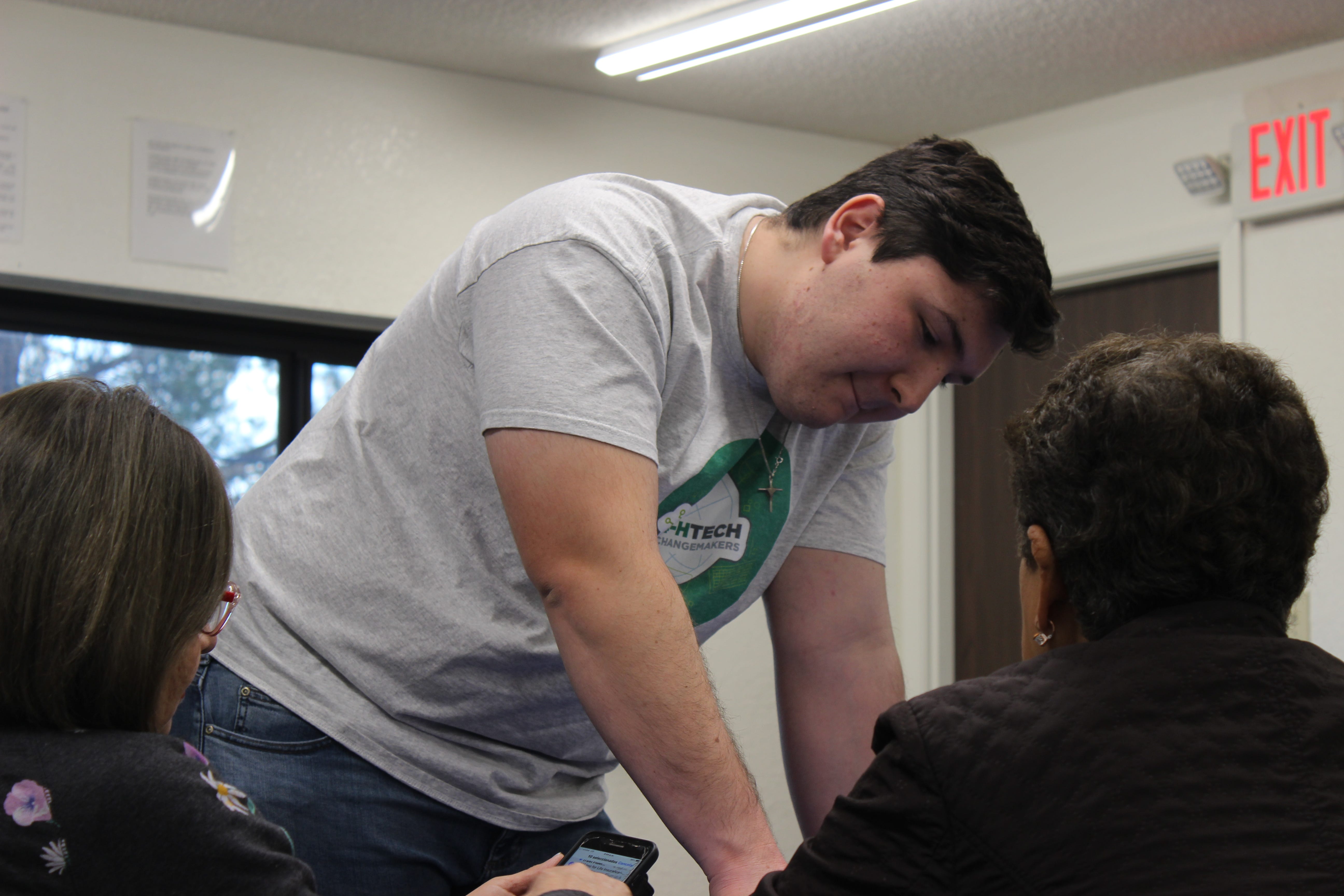 Ivan Becerril, 18, teaches a class on how to navigate Facebook and clear internet history at the Los Nogales Community Center in Nogales on Thursday, March 23, 2023.