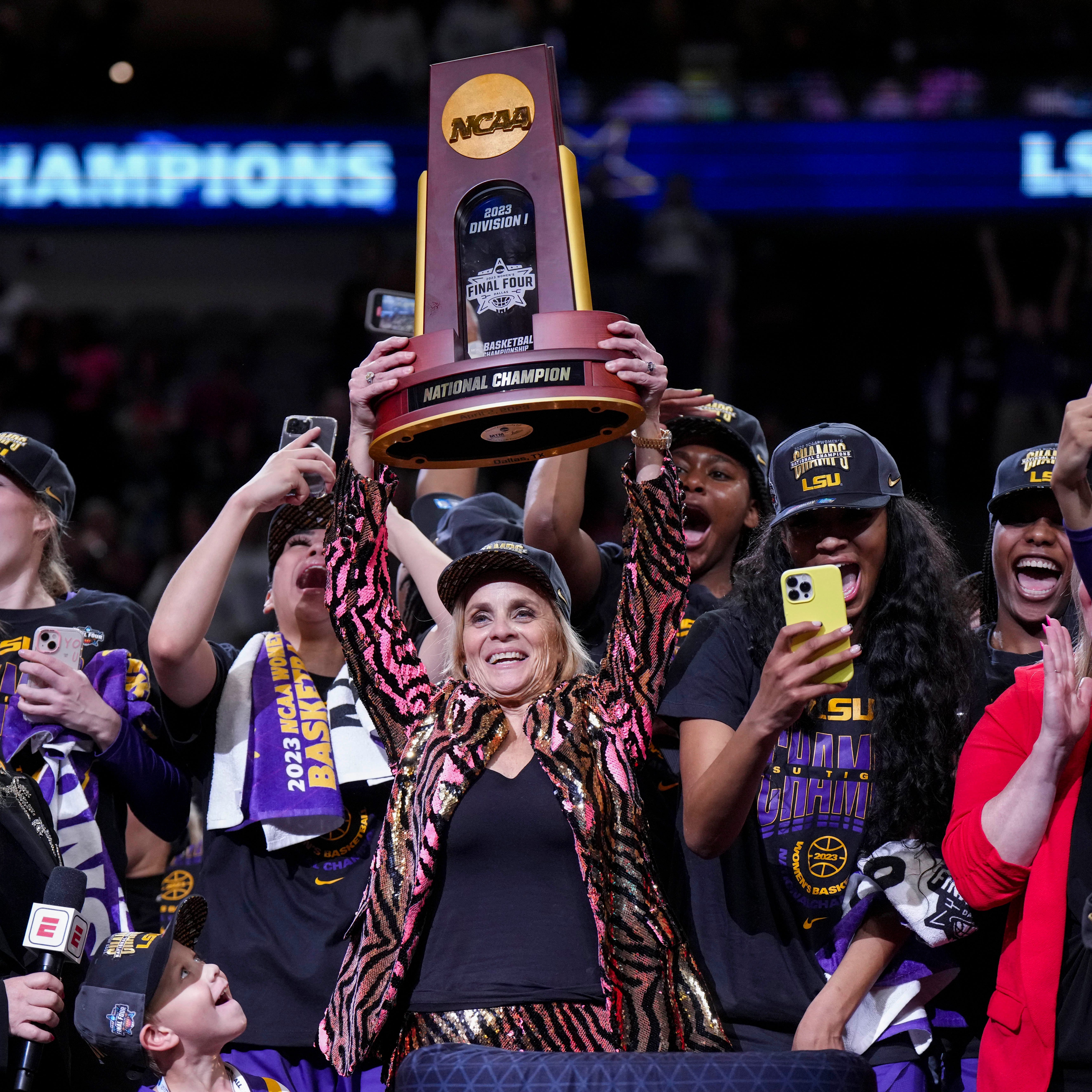 National title game: LSU 102, Iowa 85